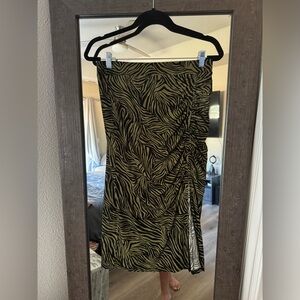 MICHAEL KORS Green Zebra Print Ruched side Split Pullover Midi Skirt